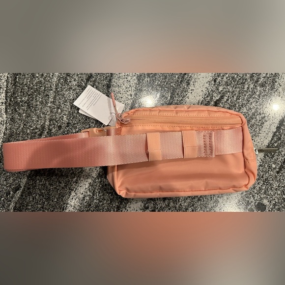 LuLuLemon Athleta Belt Bag 1L Deco Pink - Picture 9 of 13